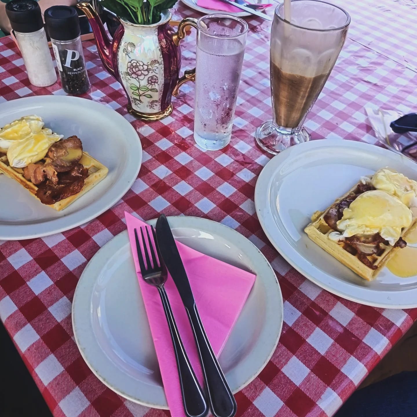 Waffles and milkshakes at 9 Lives Café